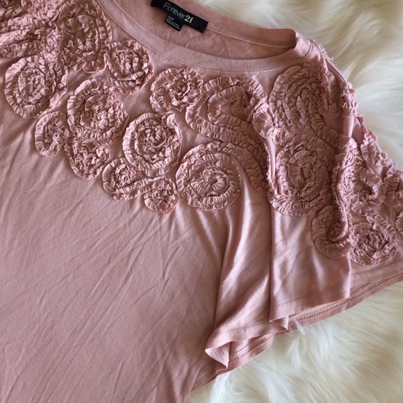 Forever 21 Tops - 🎉HP Forever 21 Swirls Flutter Blush Top Tunic
